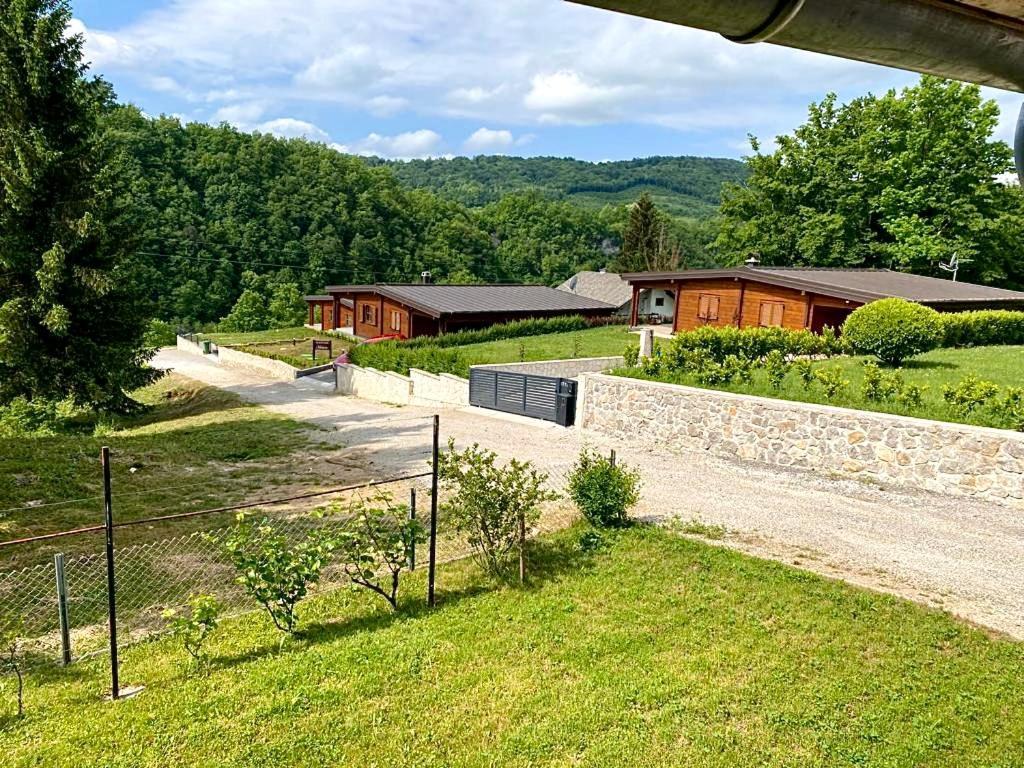 Holiday Home Natura สลูน ภายนอก รูปภาพ